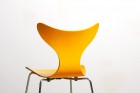 arne jacobsen 3108 lily jaune chaise fritz hansen danish