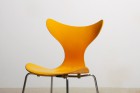 arne jacobsen 3108 lily jaune chaise fritz hansen danish